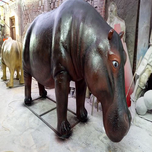 Glasfixtecknad karaktärstaty